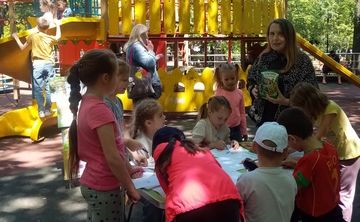 Бібліотекарі вже втретє відкрили літню читальну залу. Фото: Подільська РДА