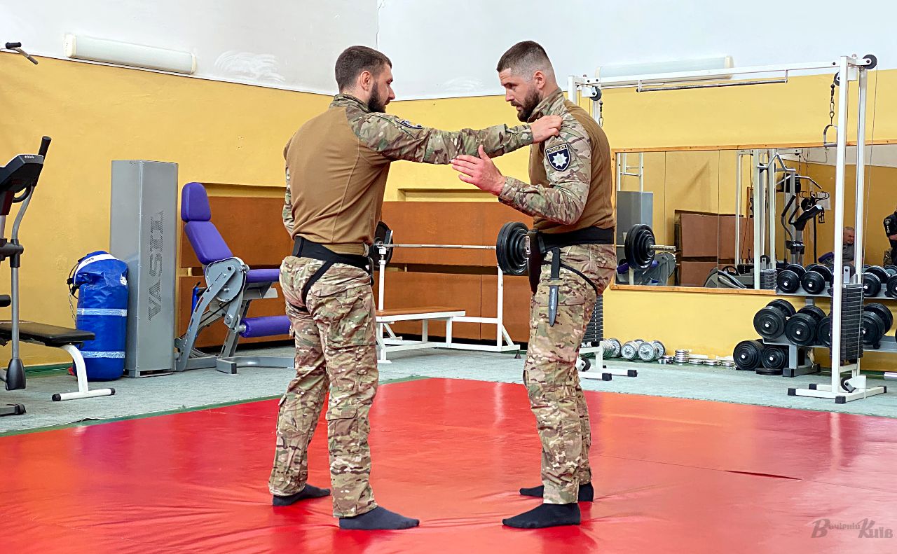 Базові прийоми продемонстрували співробітники підрозділу «Титан». Фото: Даша Гришина