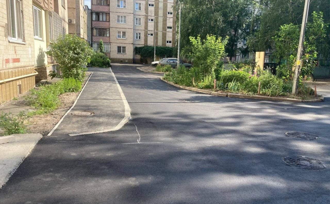 Відремонтований перед широкомасштабною війною двір на Святошині. Фото з відкритих джерел