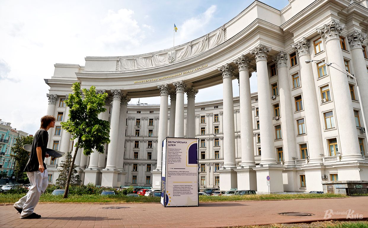 28 кубічних конструкцій, кожна з них розповідає про окрему державу Євросоюзу. Фото: Борис Корпусенко