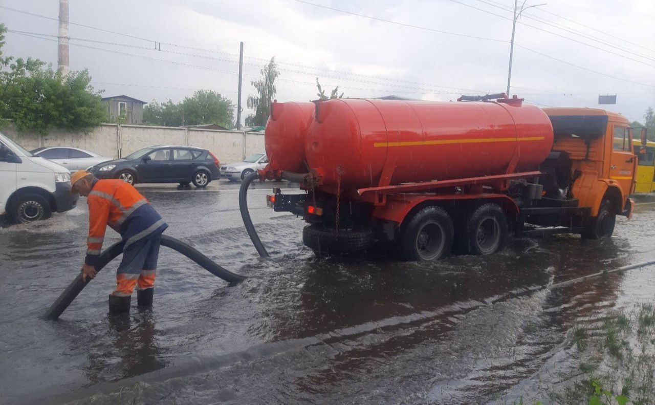 Усі комунальні служби працюють у посиленому режимі. Фото: КК «Київавтодор»