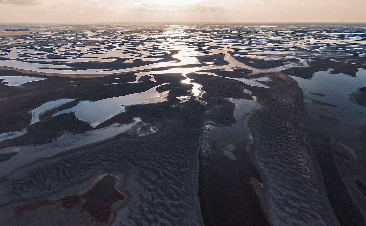 Дно Каховського водосховища нині. Фото: Укргідроенерго