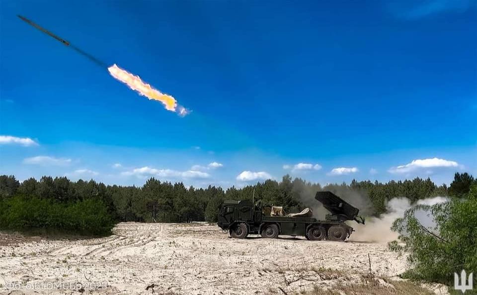 Далекобійна артилерія дозволяє нищити важку техніку противника на далеких відстанях. Фото: Генштаб