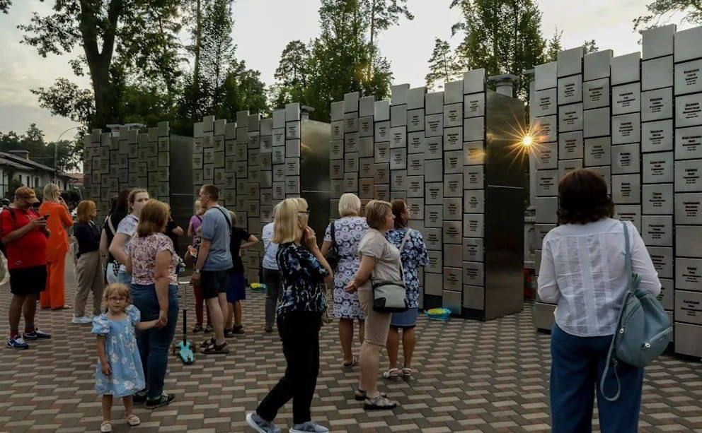 Інсталяція у Бучі. Фото зі сторінки Анатолія Федорука