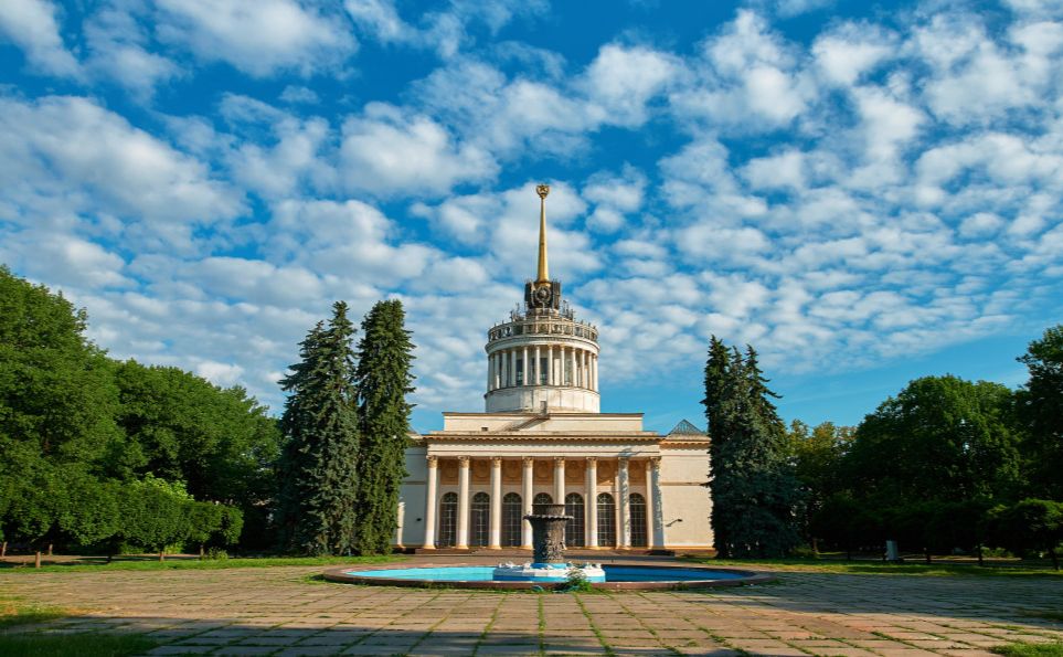 Комплекс зберігає унікальні будівлі та надає їм нового життя. Фото: ВДНГ