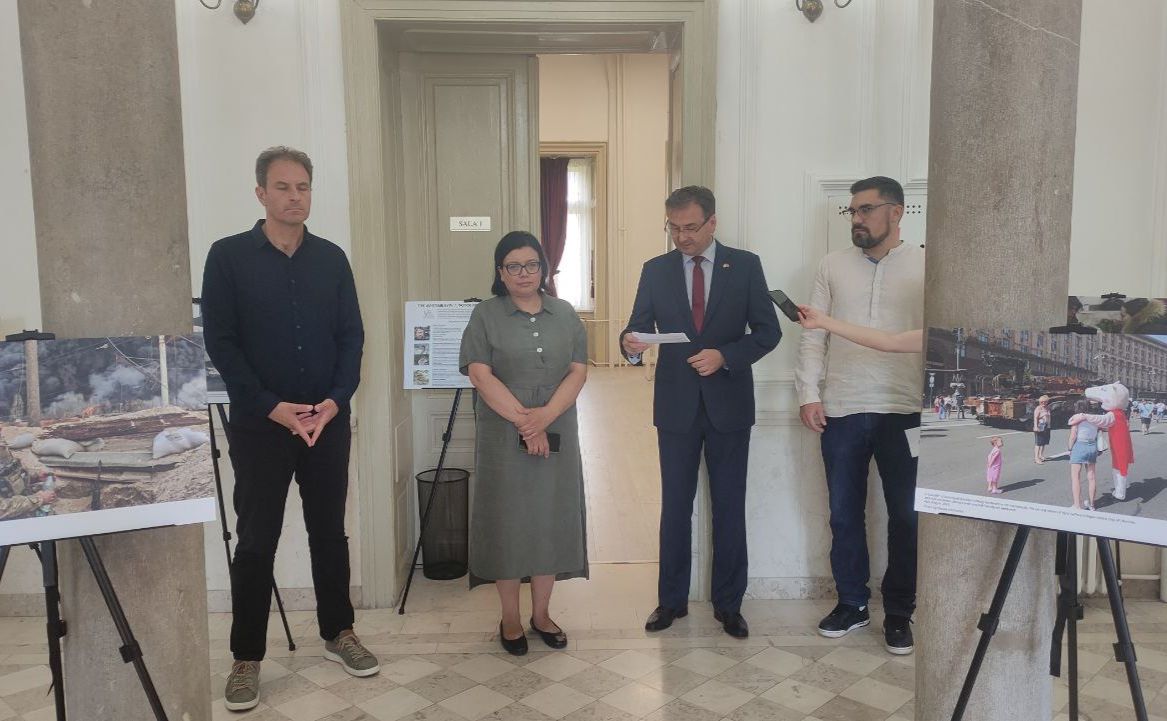 Посол України в Чорногорії Олег Герасименко, Наталія Іщенко на відкритті фотоекспозиції. Фото: Сергій Моругін