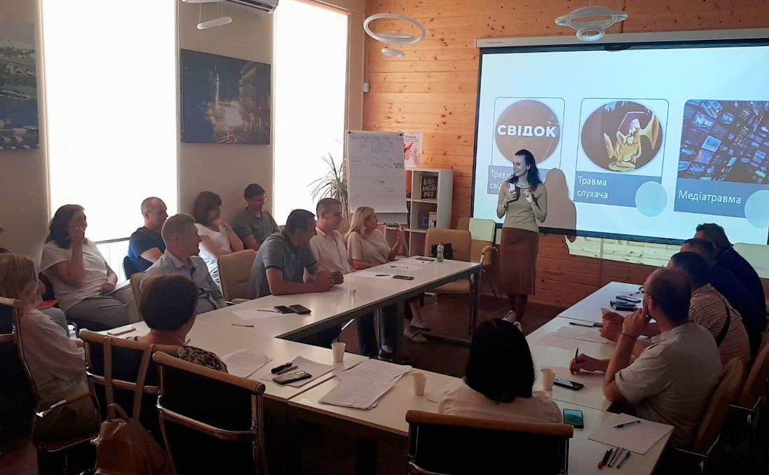 Учасники тренінгів тренінгах навички реагування та підтримки колективу під час кризових ситуацій. Фото: фб-сторінка Марини Хонди