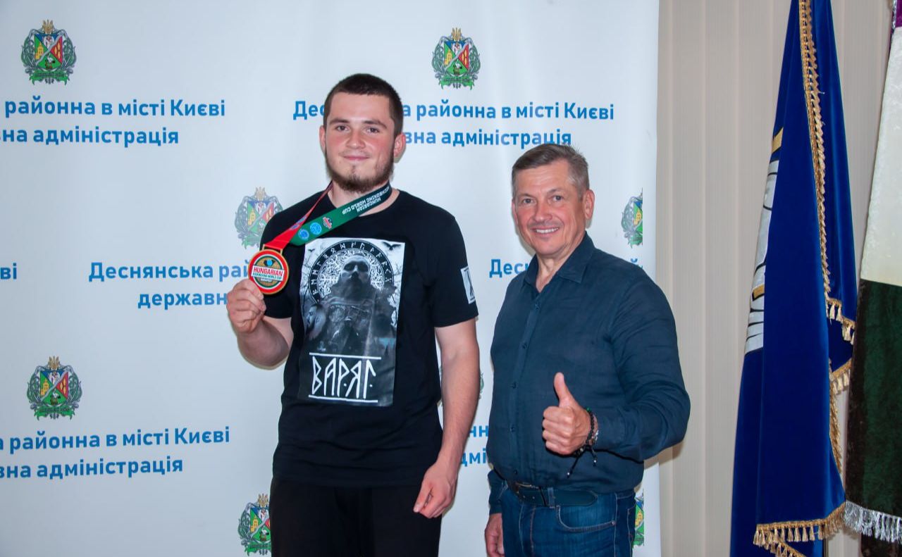 Олексій Банар став одним з чемпіонів серед юніорів. Фото: Деснянська РДА