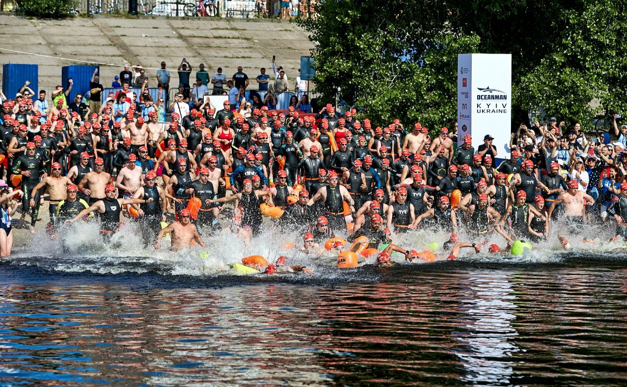 Заплив стартував на Оболоні. Фото: Oceanman Kyiv