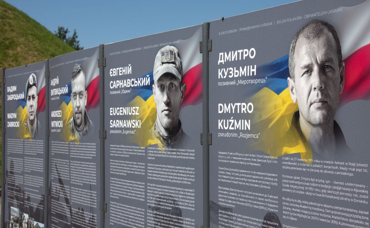 У цій виставці зібрано короткі життєписи захисників. Фото: фб-сторінка Національного музею історії України у Другій світовій війні