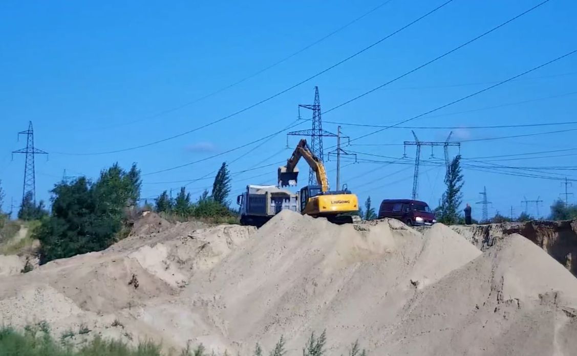 Незаконне видобування піску у Боярській громаді. Фото: npu.gov.ua/