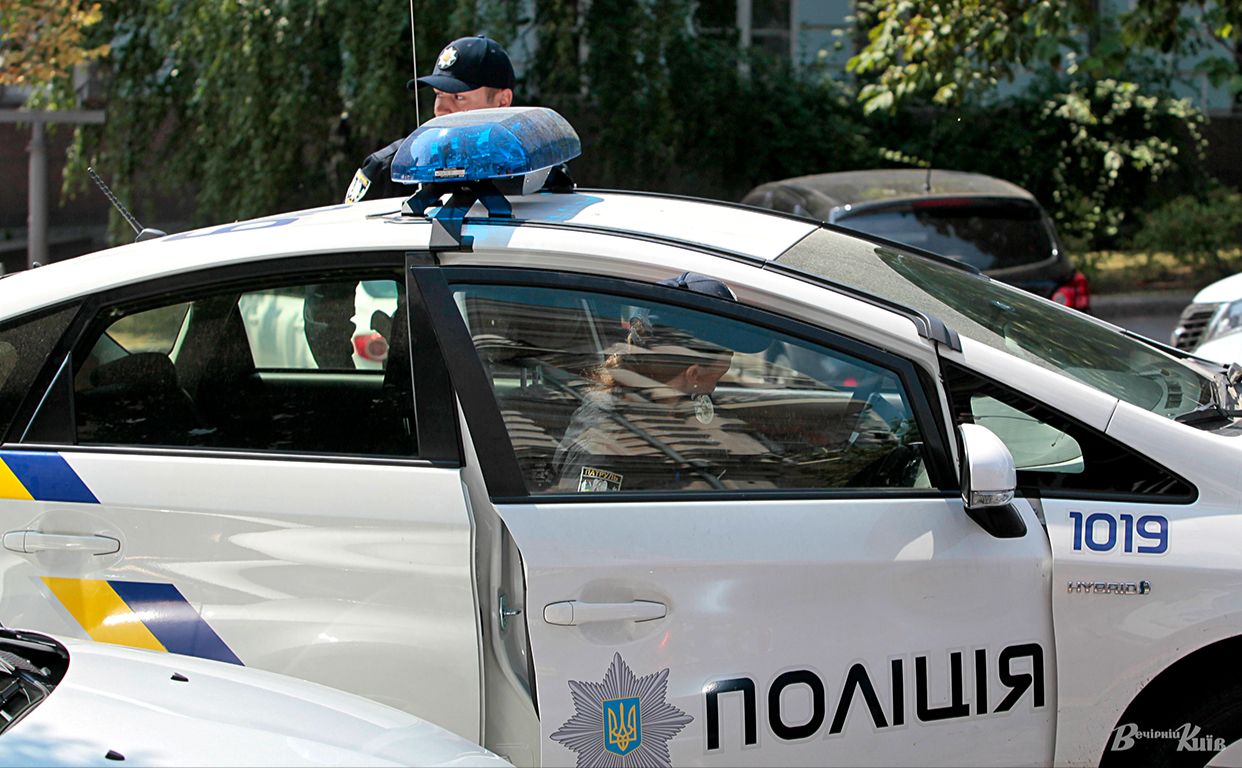 Патрульні почули, що людині терміново потрібна допомога. Ілюстративне фото: Борис Корпусенко