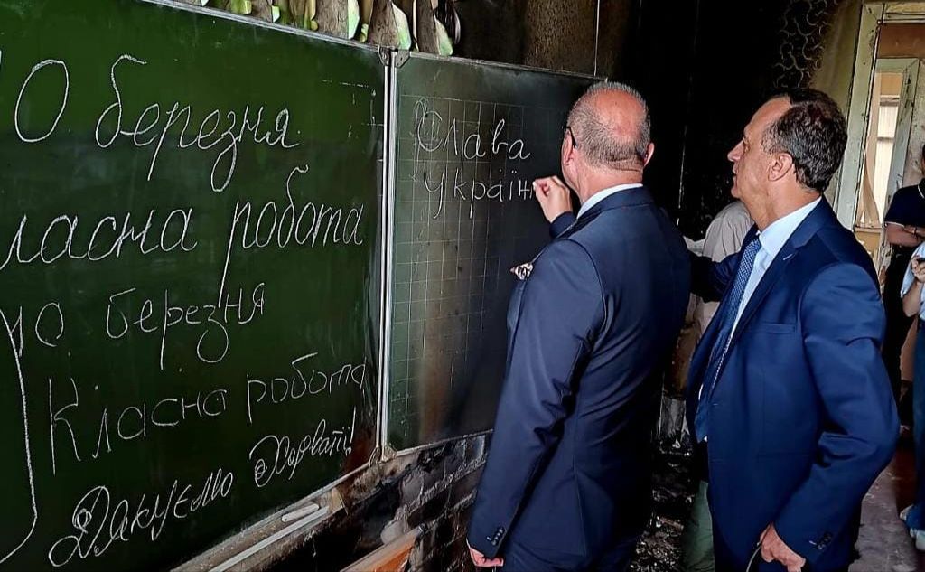 Гордан Грлич-Радман у Гостомелі. Фото: твіттер дипломата