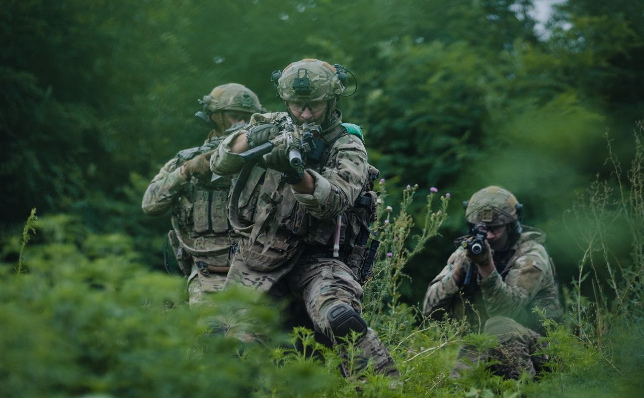 Спецпідрозділ «Альфа» знищує ворога. Фото: СБУ