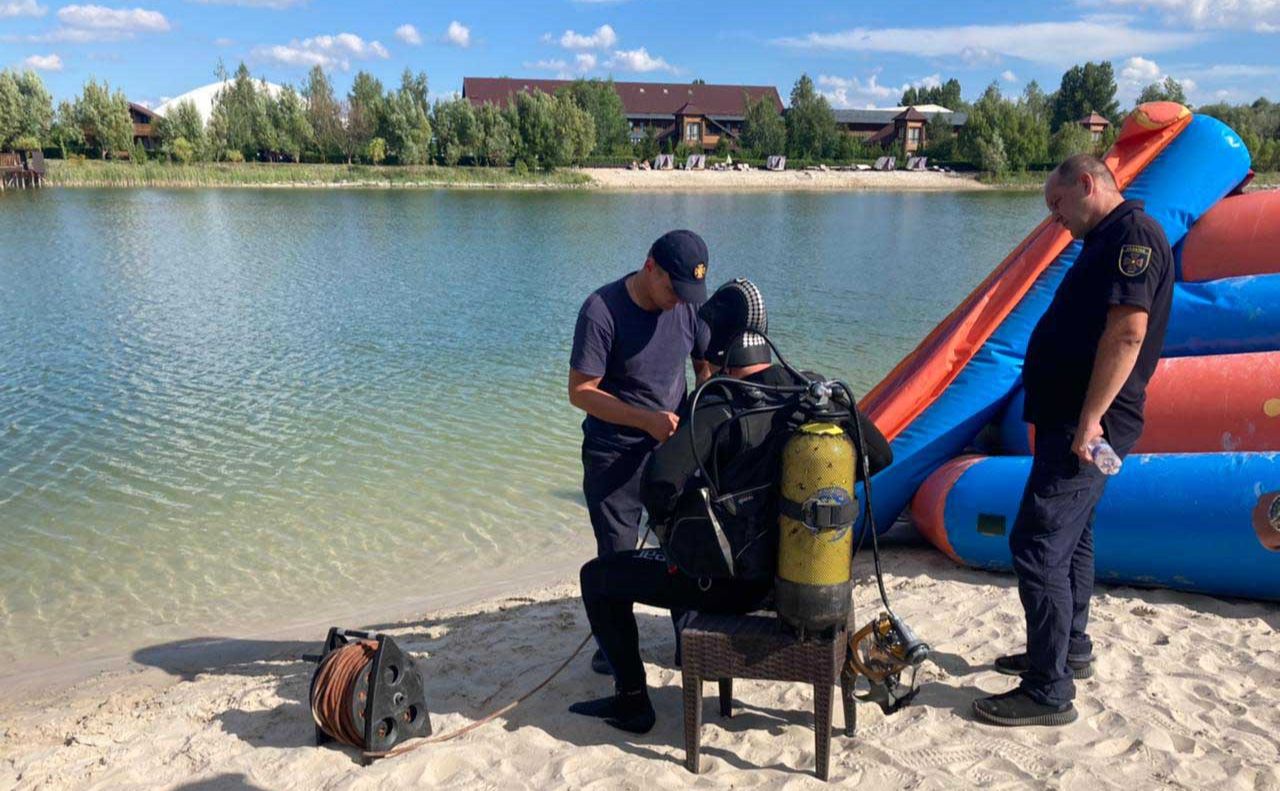 Водолази знайшли тіло хлопчика на дні водойми. Фото: ГУ ДСНС у Київській області