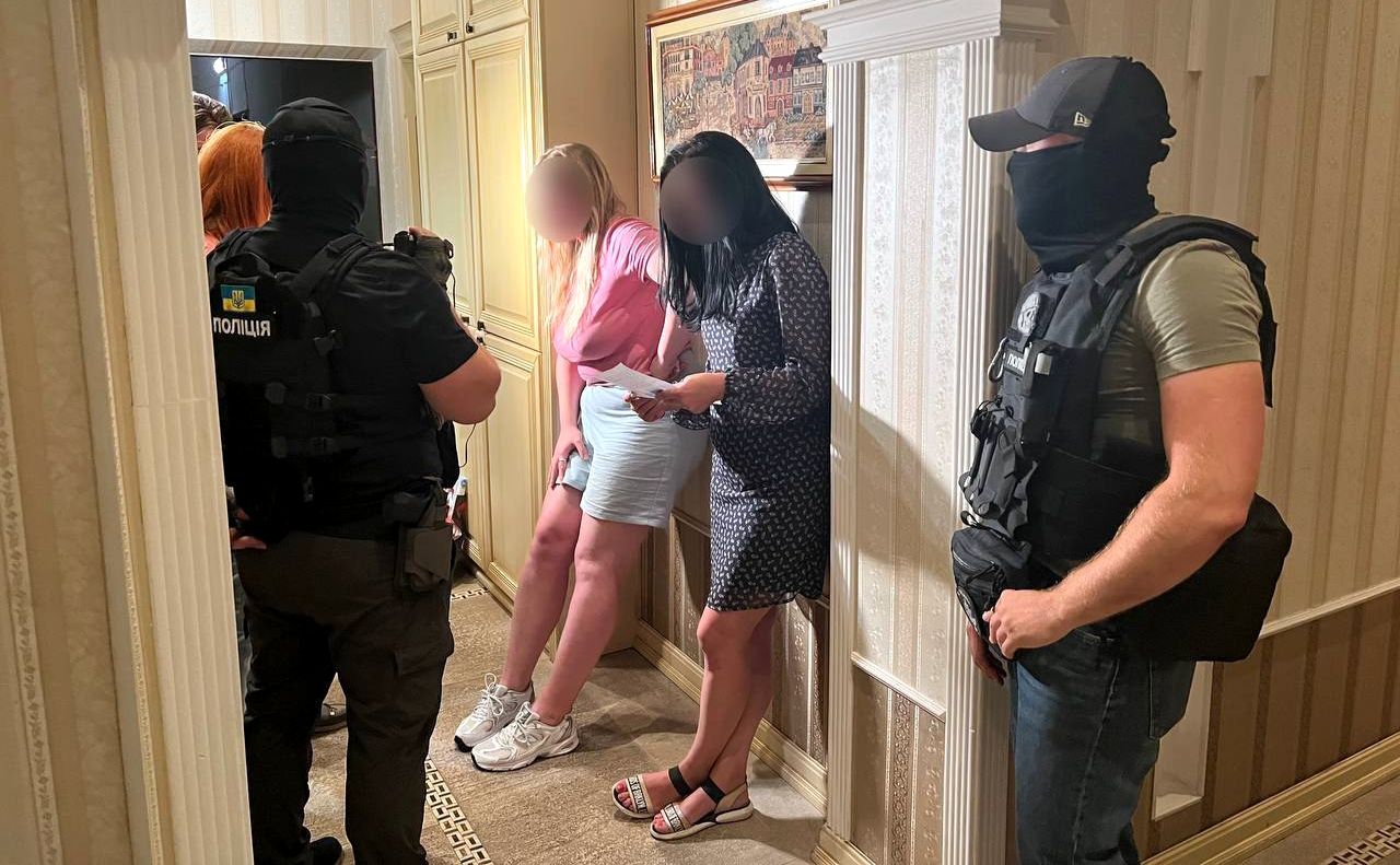 Сутенерок затримали. Фото: Поліція Київщини
