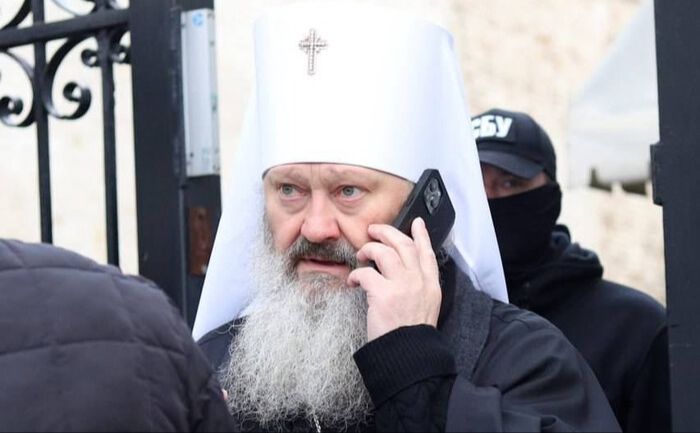 За даними правоохоронців суд наклав на митрополита УПЦ МП обов’язки: носити електронний браслет, не залишати село на Київщині. Фото з відкритих джерел