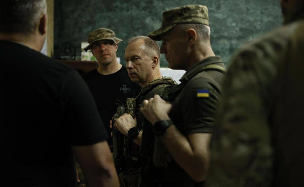 Генерал-полковник Олександр Сирський з військовими на Куп’янському напряку. Фото: телеграм О.Сирський