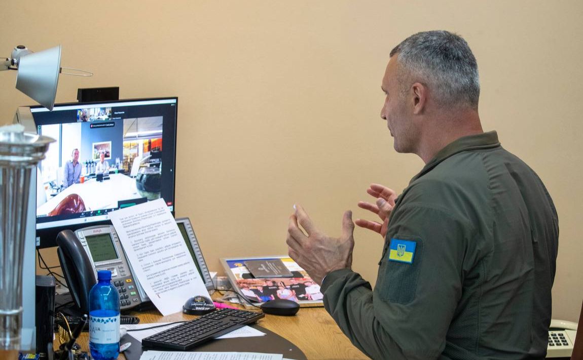 Мер Києва під час бесіди онлайн з Майклом Блумбергом. Фото: пресслужба КМДА
