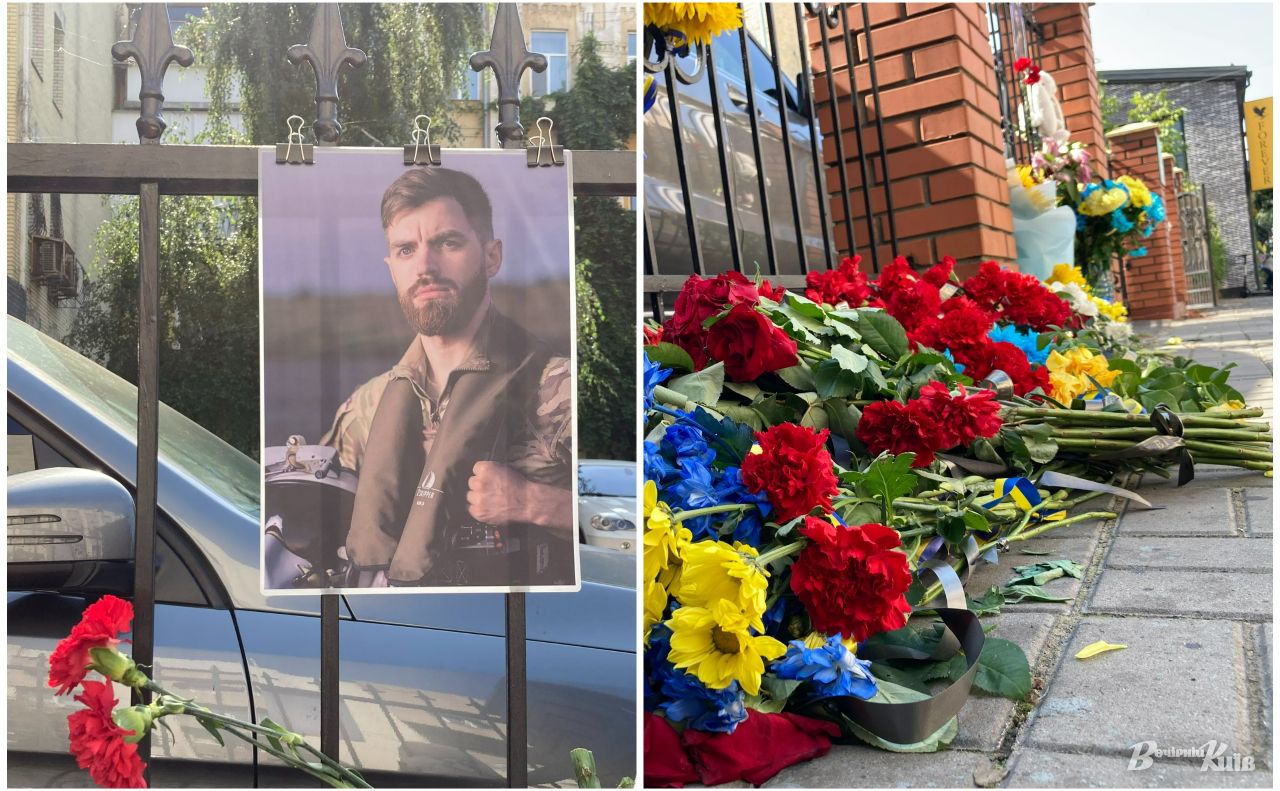 У Києві приносять квіти до муралу «Привид Києва» у пам’ять про загиблого «Джуса». Фото: Юлія Сергеєва