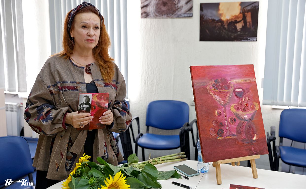 Олена Никифоренко на презентації своєї збірки. Фото: Борис Корпусенко