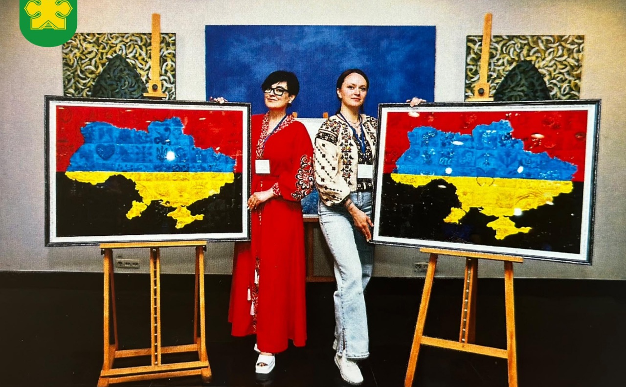 140 майстринь вишили ексклюзивні Handmade мапи України. Фото: Бучанська міськрада