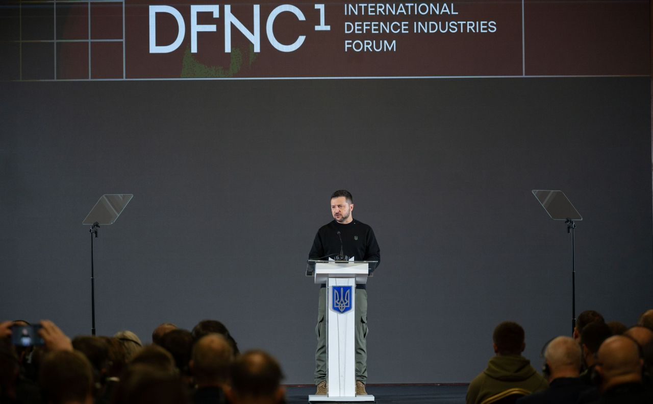 Володимир Зеленський на Міжнародному форумі оборонних індустрій у Києві. Фото: ОП
