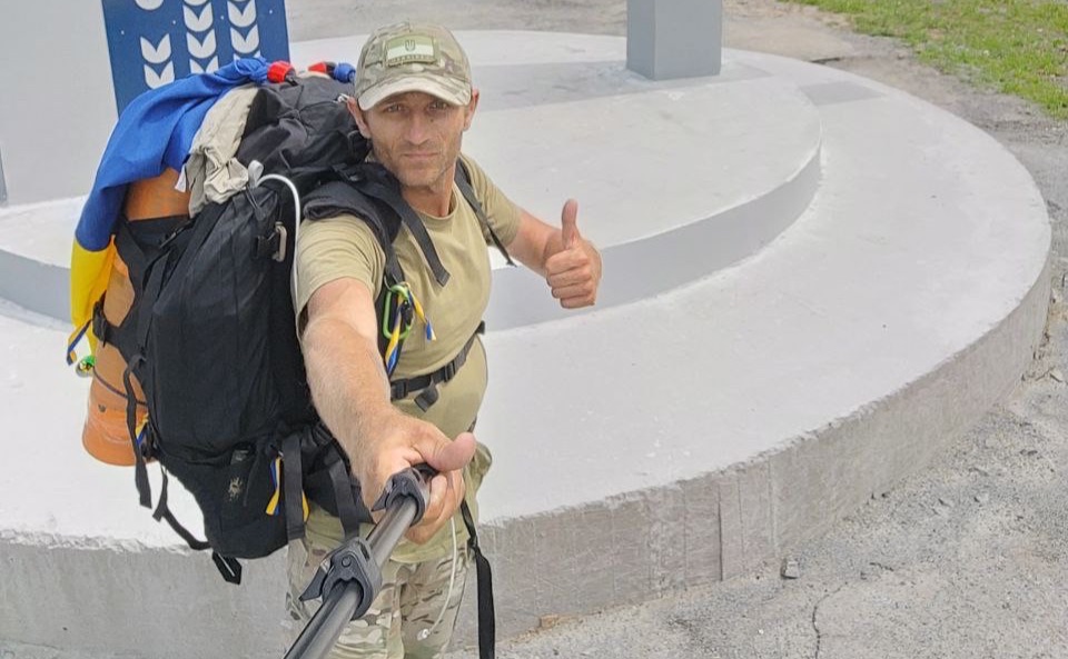 Петро Скрипка пішки з Києва йде до Лісабона. Фото з соцмереж ветерана