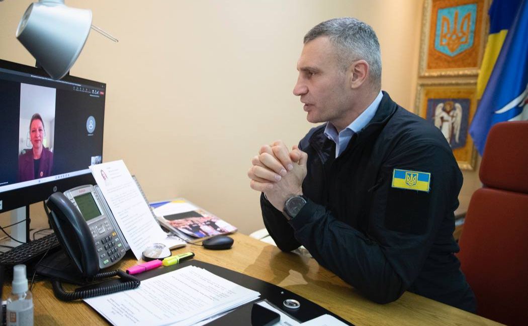Віталій Кличко під час спілкування з мером Копенгагена. Фото: КМДА