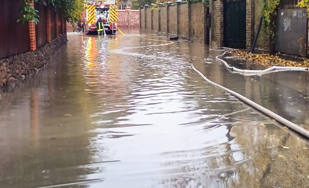 Рятувальники відкачали 25 кубічних метрів води. Фото: ГУ ДСНС у Київській області
