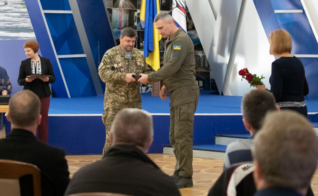 Під час нагородження в мерії Києва. Фото: КМДА