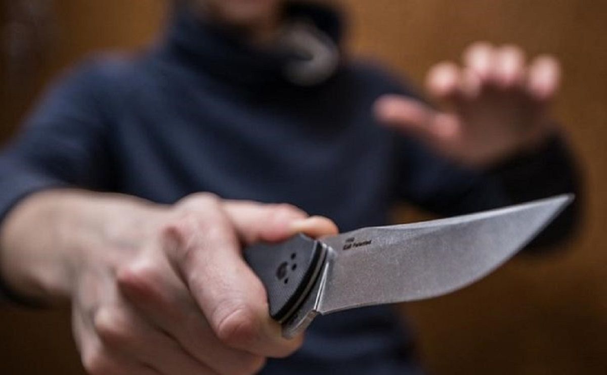 Нападник ударив товариша ножем у груди. Фото ілюстративне з відкритих джерел