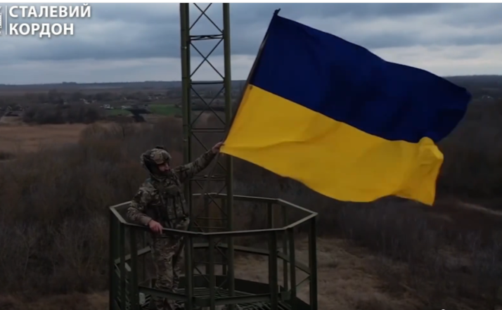 Національний прапор замайорів на найвищій башті у пункті пропуску з рф. Фото: ДПСУ