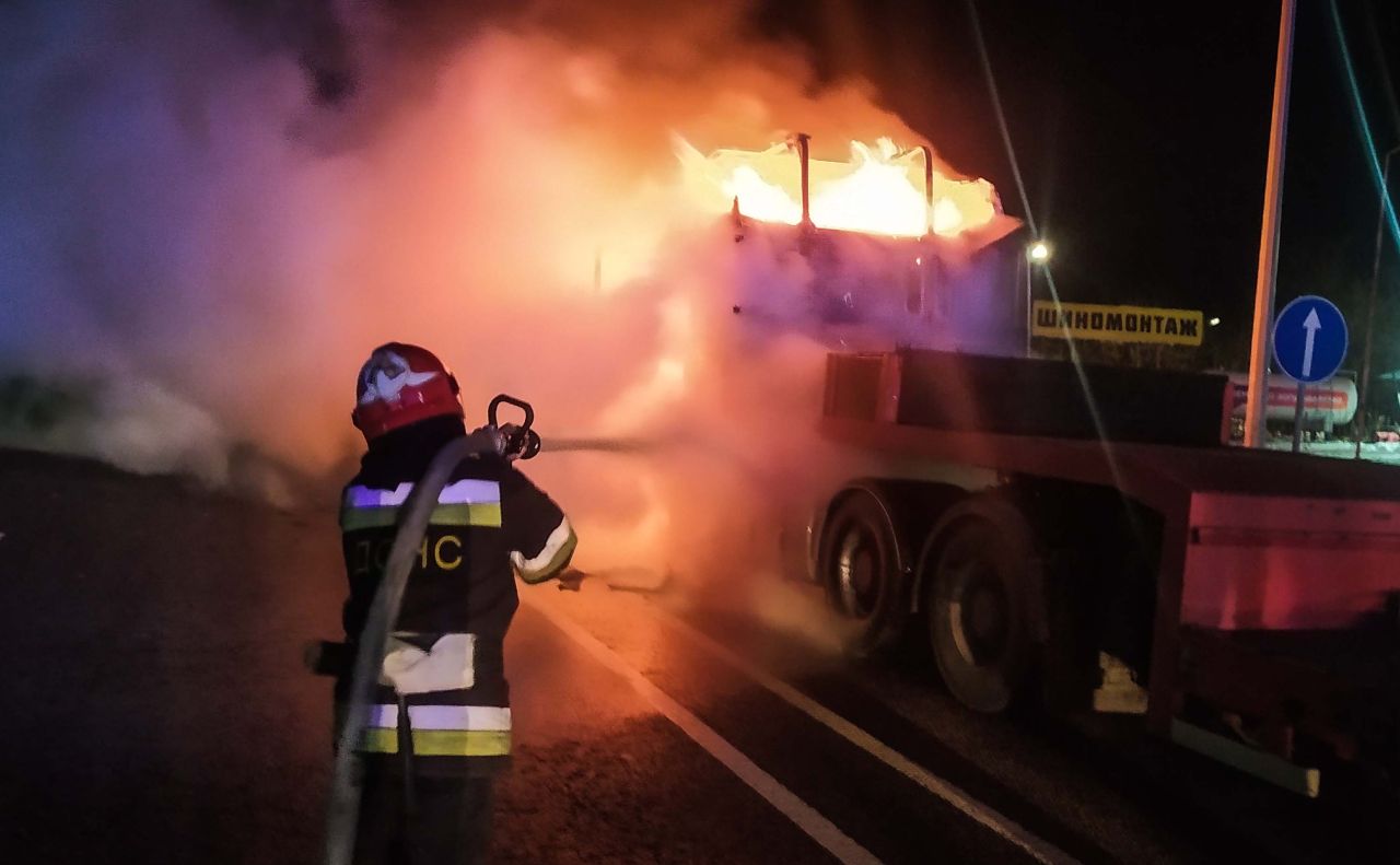 На місці події працювали 12 рятувальників. Фото: ГУ ДСНС у Київській області
