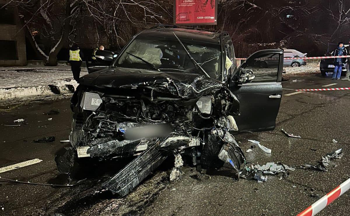 Водій Toyota Land Cruiser виїхав на зустрічну смугу. Фото: Київська міська прокуратура