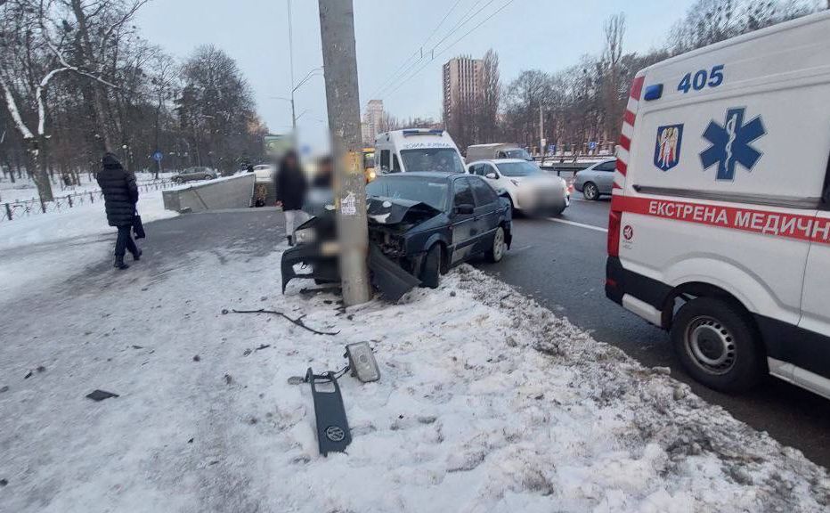 У Києві сталася ДТП на Берестейському проспекті. Фото: патрульна поліція Києва