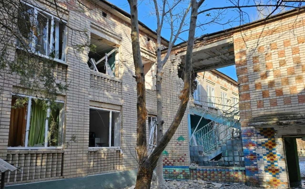 Після обстрілу рашистів середмістя Херсону 5 грудня. Фото: Херсонська ОВА