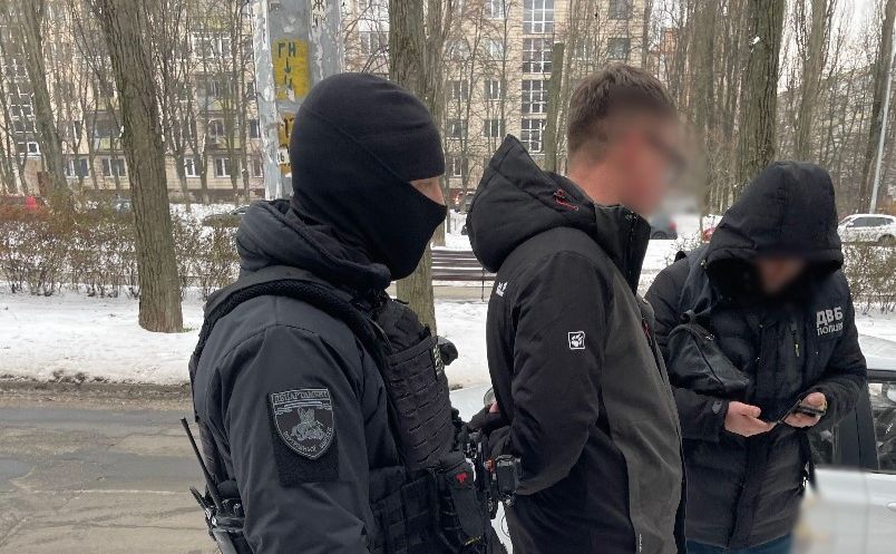 Незаконними оборудками займався 22-річний адміністратор ТСЦ. Фото: Нацполіція