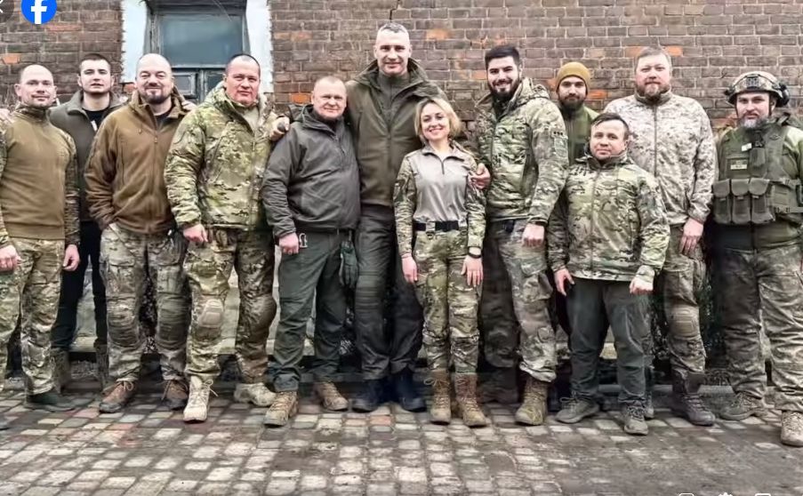 Віталій Кличко з воїнами. Скрин відео