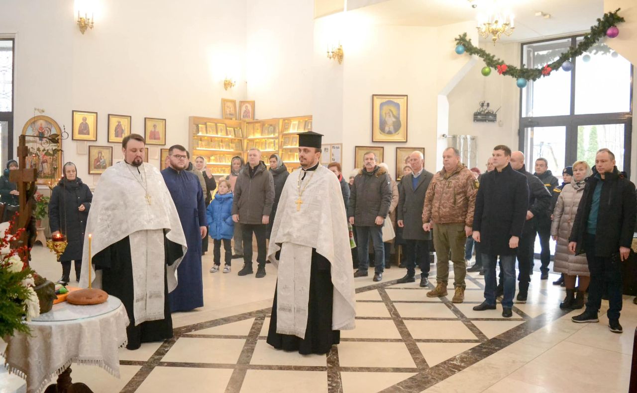 Під час заупокійної служби у храмі на Татарці. Фото: Шевченківська РДА