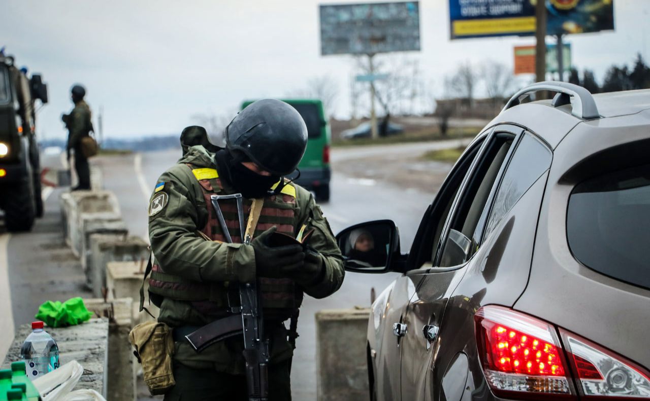 Поліцейські не видають повістки на блокпостах. Фото ілюстративне: з відкритих джерел