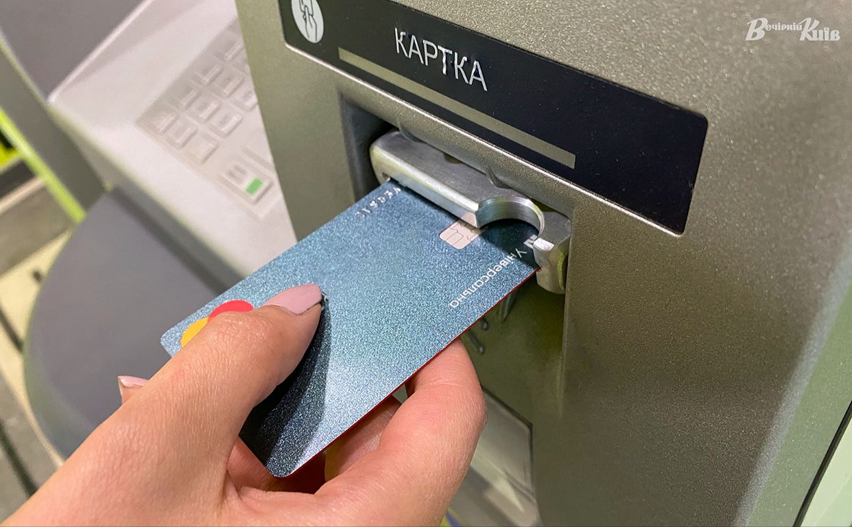 Пенсіонери на ТОТ мають вийти на зв’язок з держорганами, щоб їх картки з пенсіями працювали. Фото ілюстративне: Ольга Косова