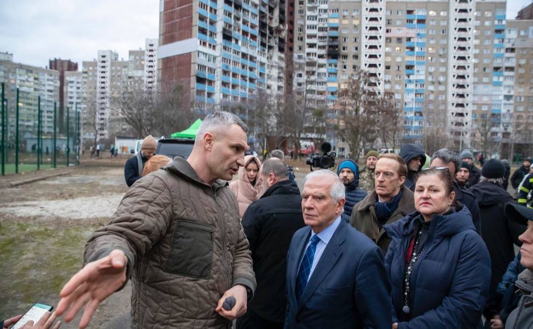 Біля будинку в Голосіївському районі. Фото: Телеграм-канал Віталія Кличка