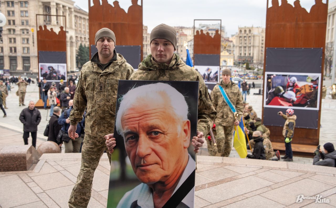 Під час прощання на Майдані Незалежності. Фото: Олексій Самсонов
