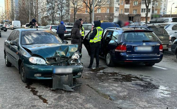 ДТП на вулиці Драгоманова у Києві. Фото: Патрульна поліція Києва