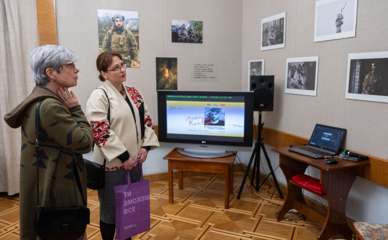 На виставці лунав голос Максима. Фото: Наталка Марків