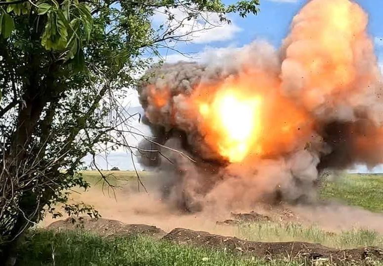 Внаслідок точного ураження здетонував ворожий боєкомплект. Фото ілюстративне з відкритих джерел