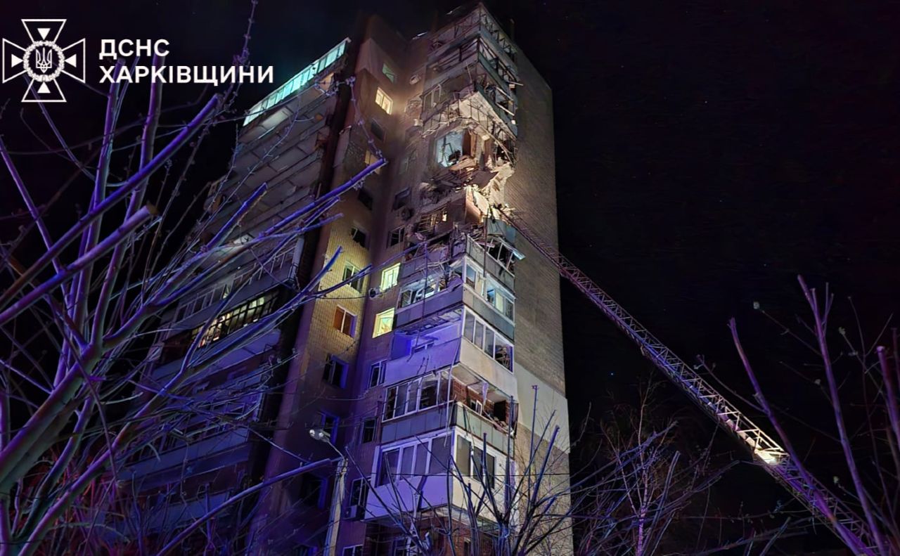 Внаслідок обстрілу у Харкові пошкоджені три багатоповерхівки