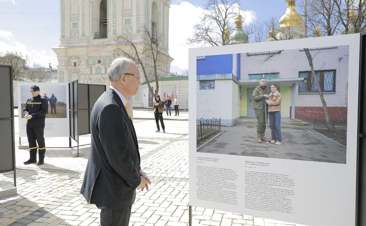 Експозицію показують просто неба. Фото: ДСНС