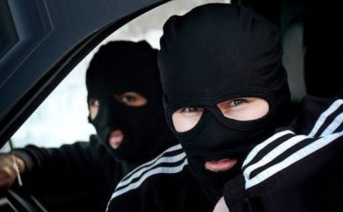 Поліцейські розшукали та затримали нападників. Фото ілюстративне з відкритих джерел